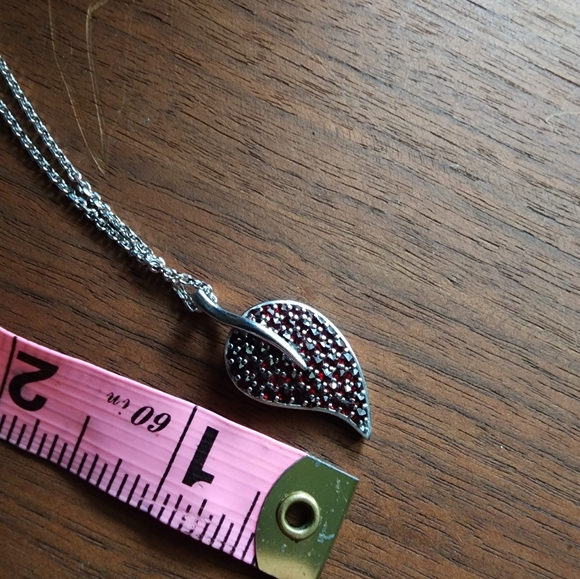 Stunning sterling silver with ruby accent pendant - Picture 12 of 13